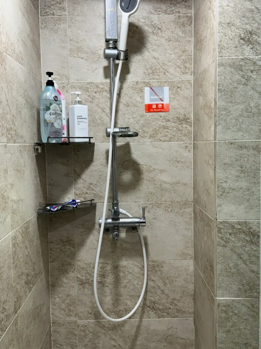 Foot bath and shower facilities