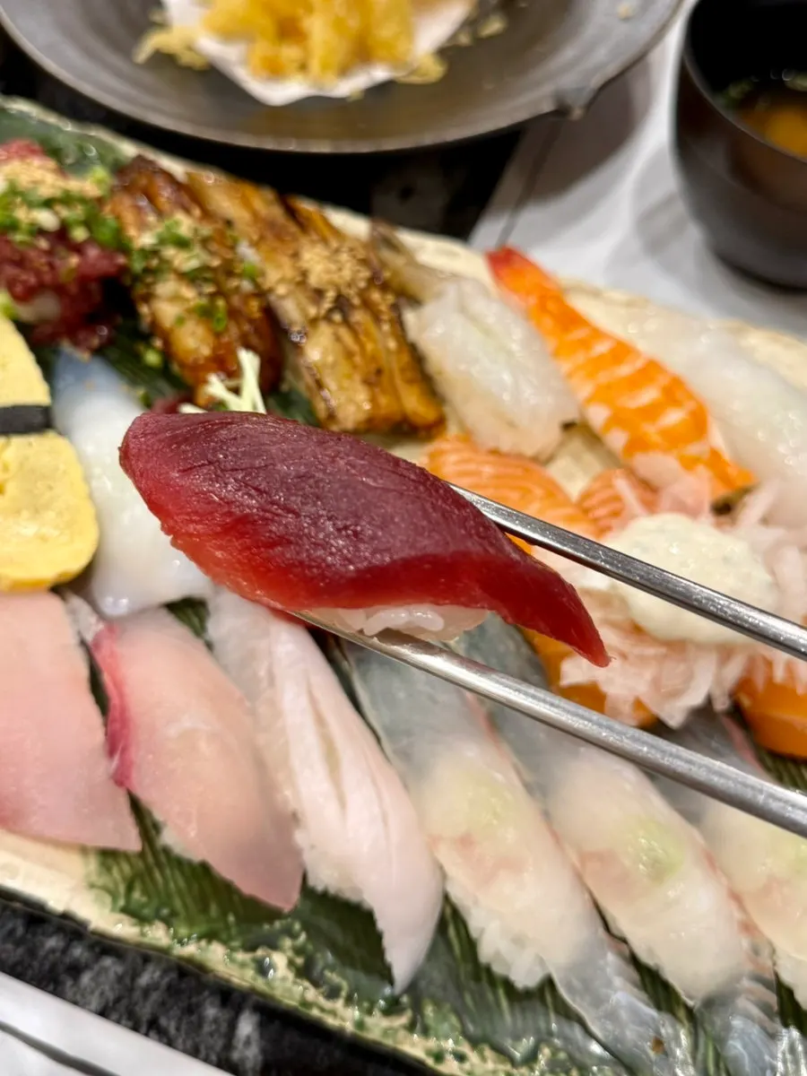 Set 4 sushi and side dishes
