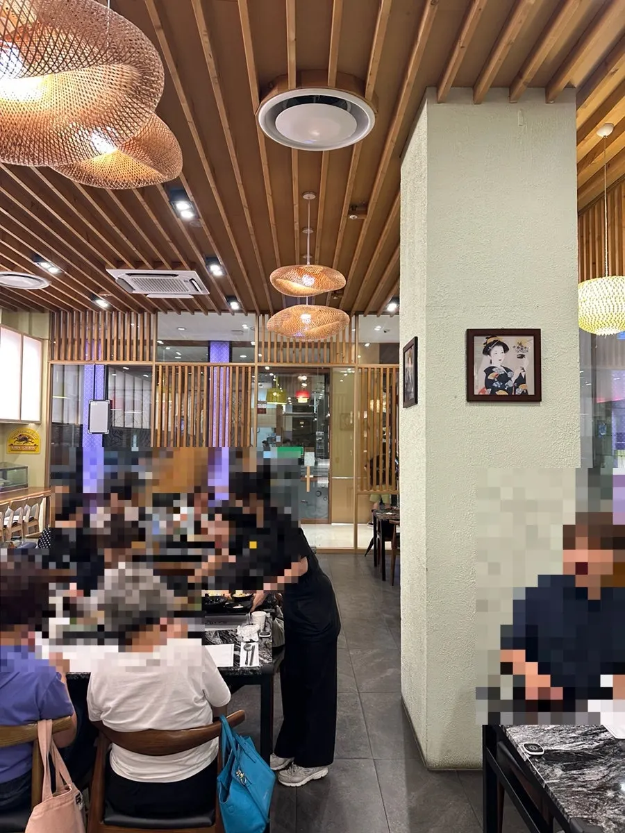 점심시간 만석인 매장 좌석