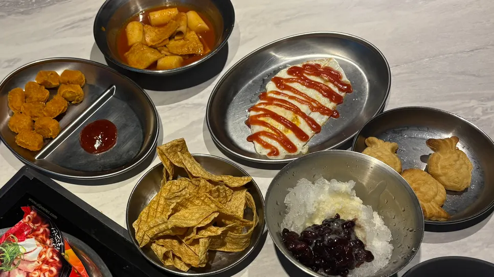 리필 가능한 기본 안주 상차림