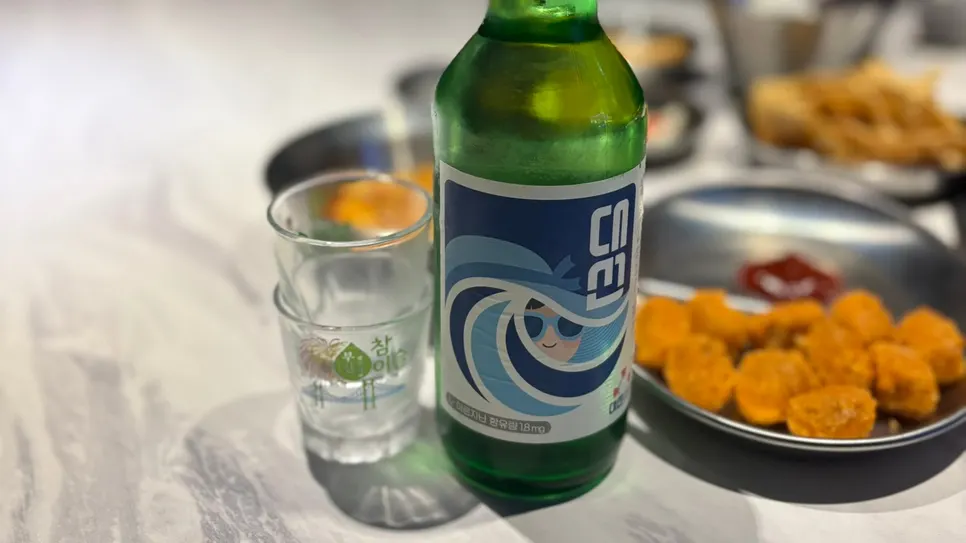 기본 안주와 소주 상차림