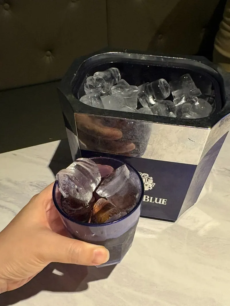 카운터의 아이스크림 안내
