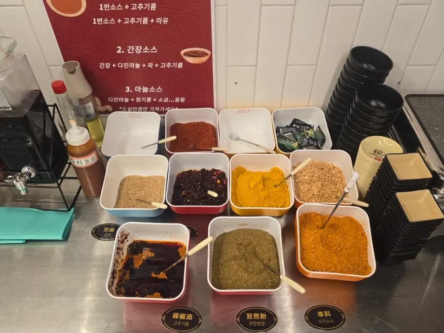 Self-bar section with noodles and tofu