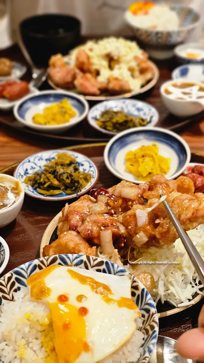 Kkanpunggi set tray with quail eggs, sausage, and curry