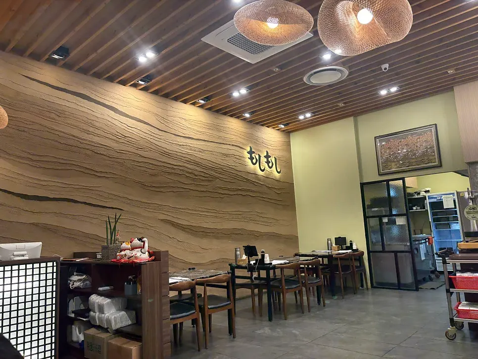 Clean, tidy interior of Moshi Moshi Sushi