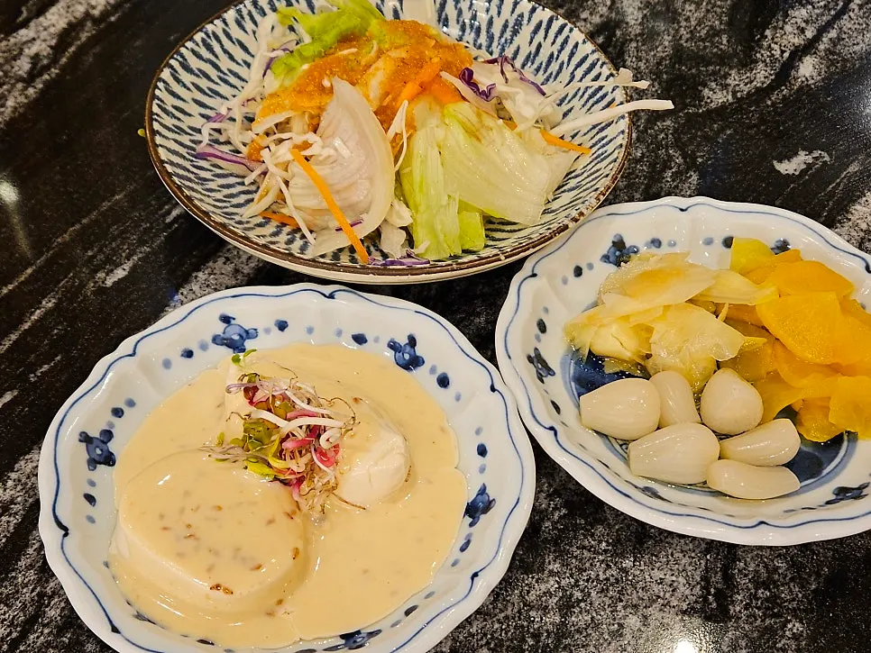 Vegetable salad and tofu salad basic side dishes