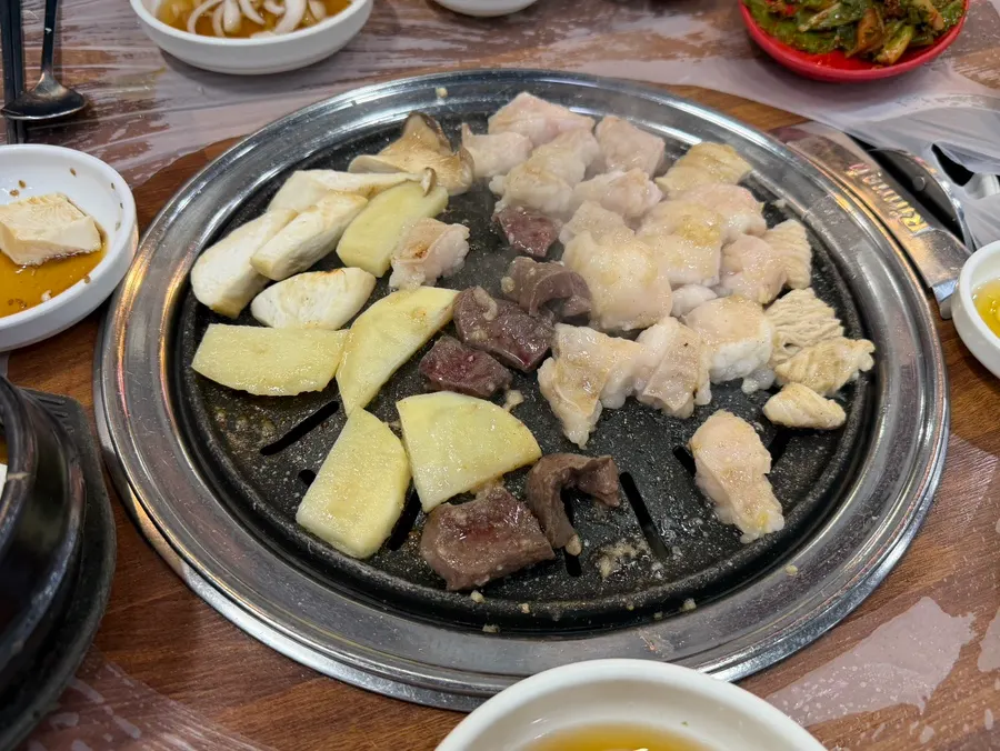양곱창 간장 소스와 밑반찬