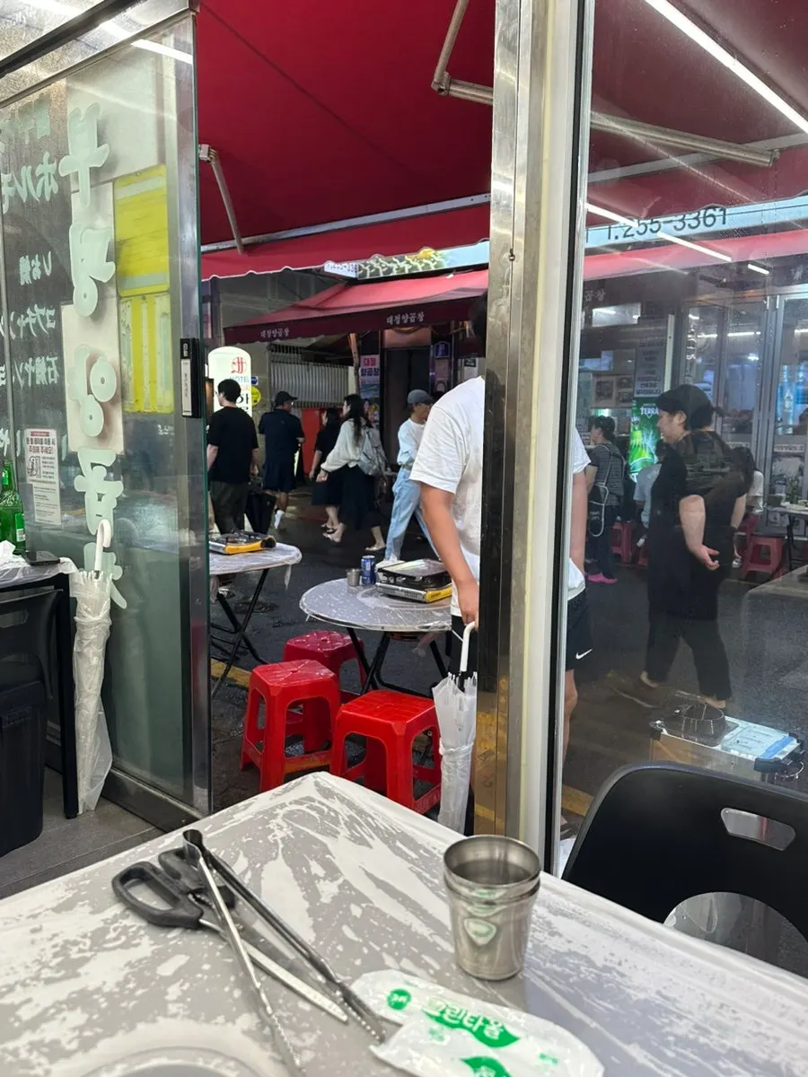 Bupyeong Yang Gopchang full of diners on a rainy day