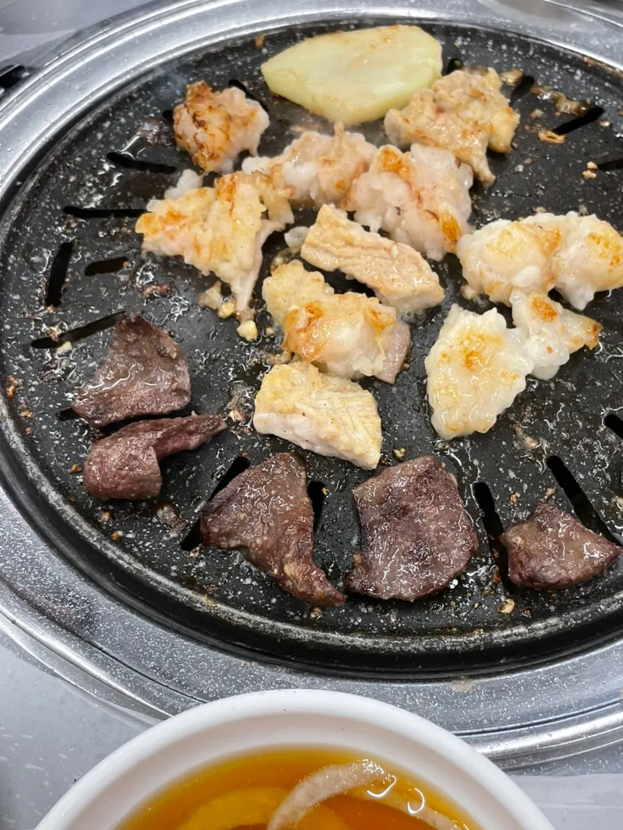 Salt-grilled daechang, tripe, and heart