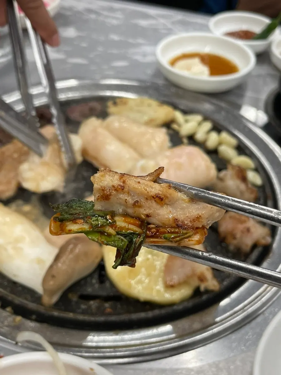 Grilled offal served with Cheongha