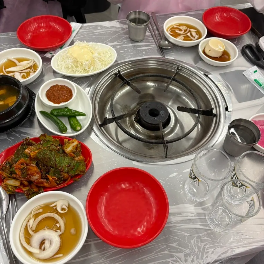 연두부와 양배추 샐러드, 된장찌개 상차림