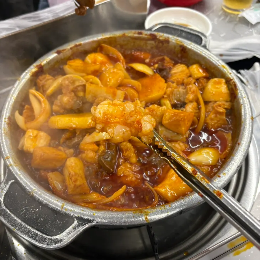 기름이 올라온 돌판양념 전체 모습