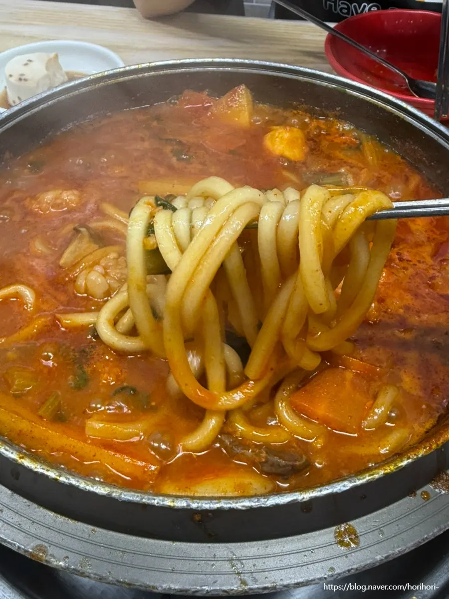 The finished hotpot with udon noodles stirred in