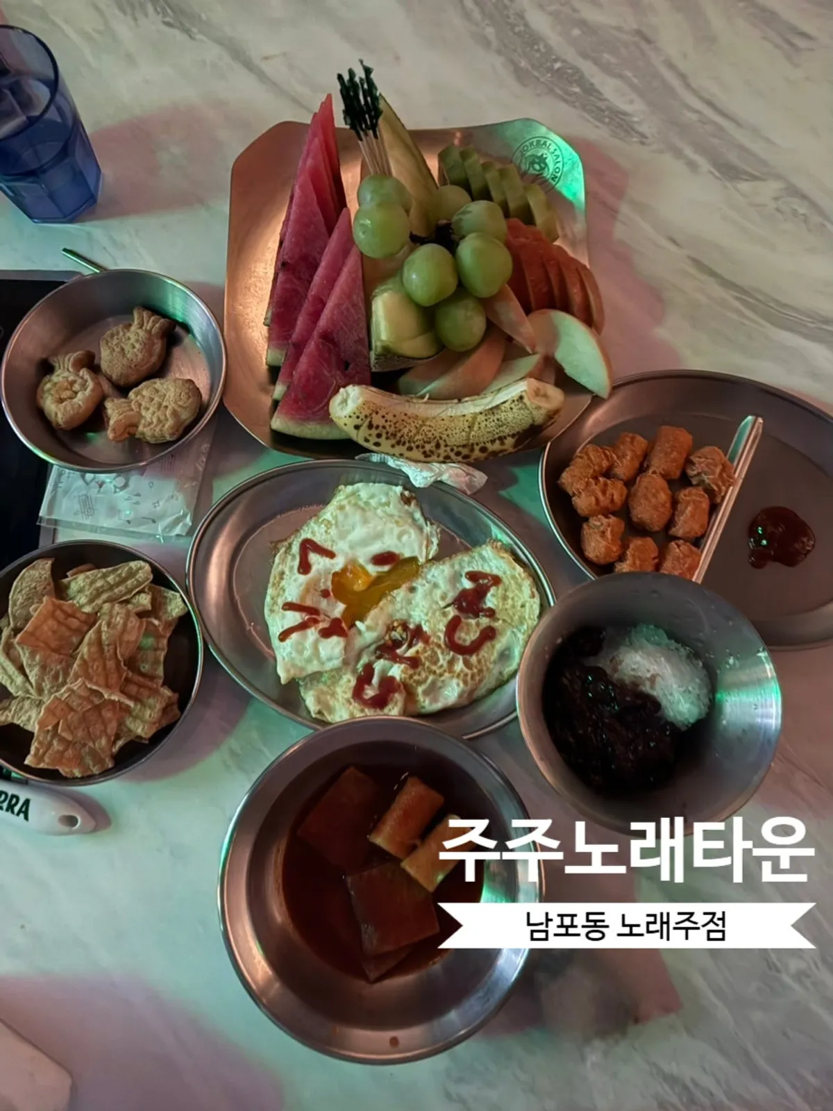 Inside the room at Juju Norae Town in Nampo-dong