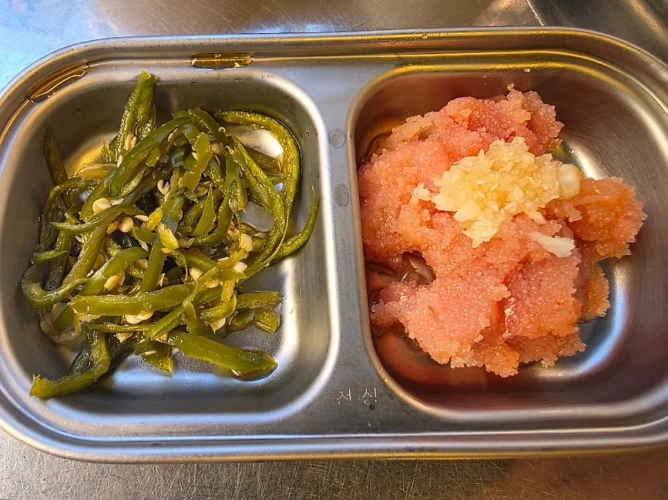 Radish wrap and shredded chili side dish