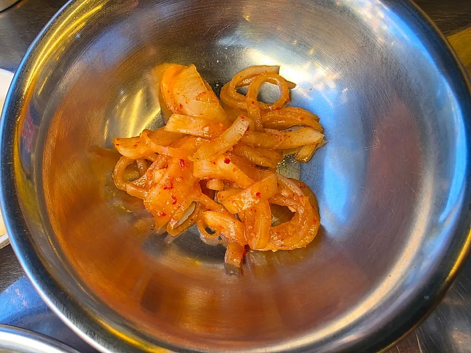 Crunchy radish salad and garlic side dish