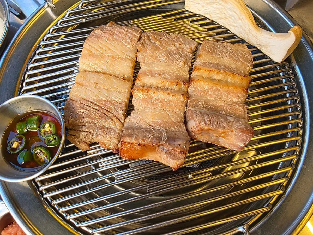 Bueongi Maeul's 800g pork ribs plate