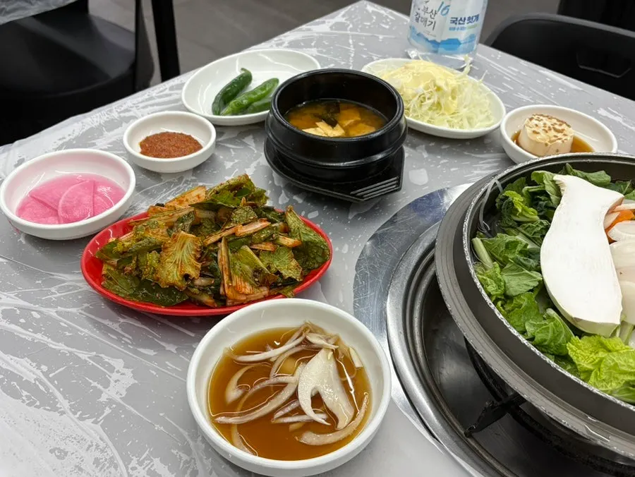 쌈무 얼갈이 겉절이 등 부평양곱창 기본찬 한상