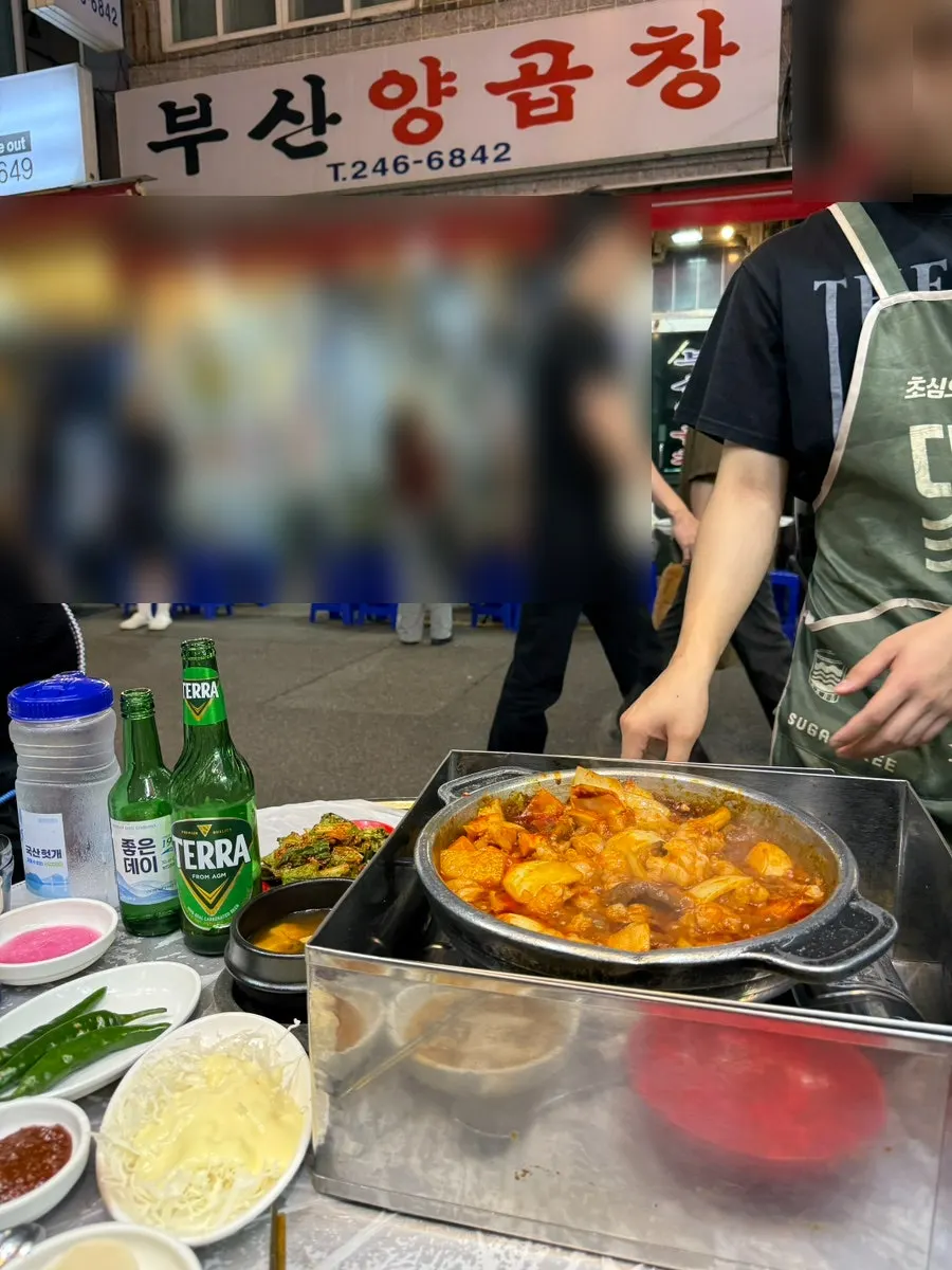 Table spread of grilled tripe with somaek drinks