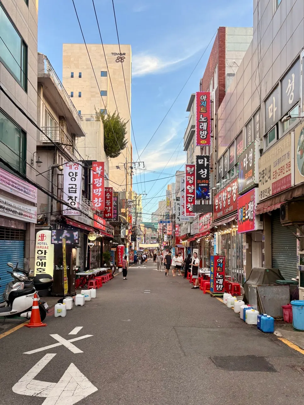 Street view of the Nampo-dong tripe alley