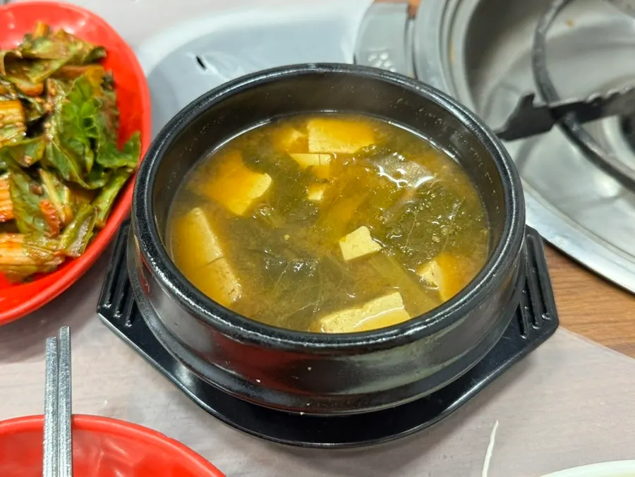 Table set up after ordering the stone-pan sauce