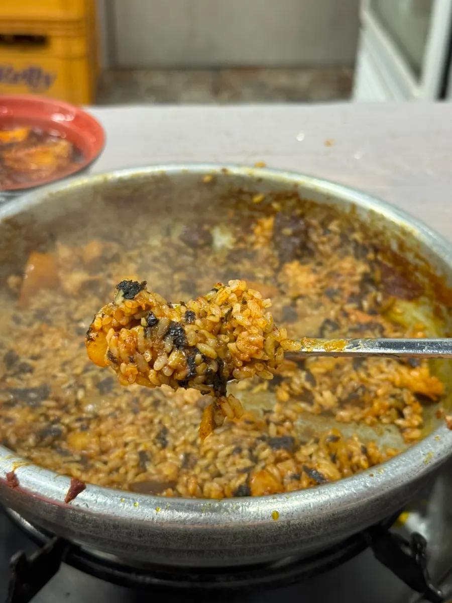Finishing fried rice cooked in the leftover sauce