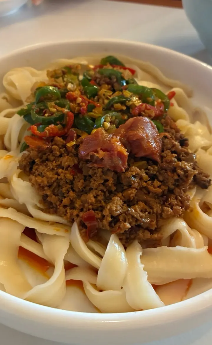 Cold yubal dosakmyeon with minced beef and mala sauce
