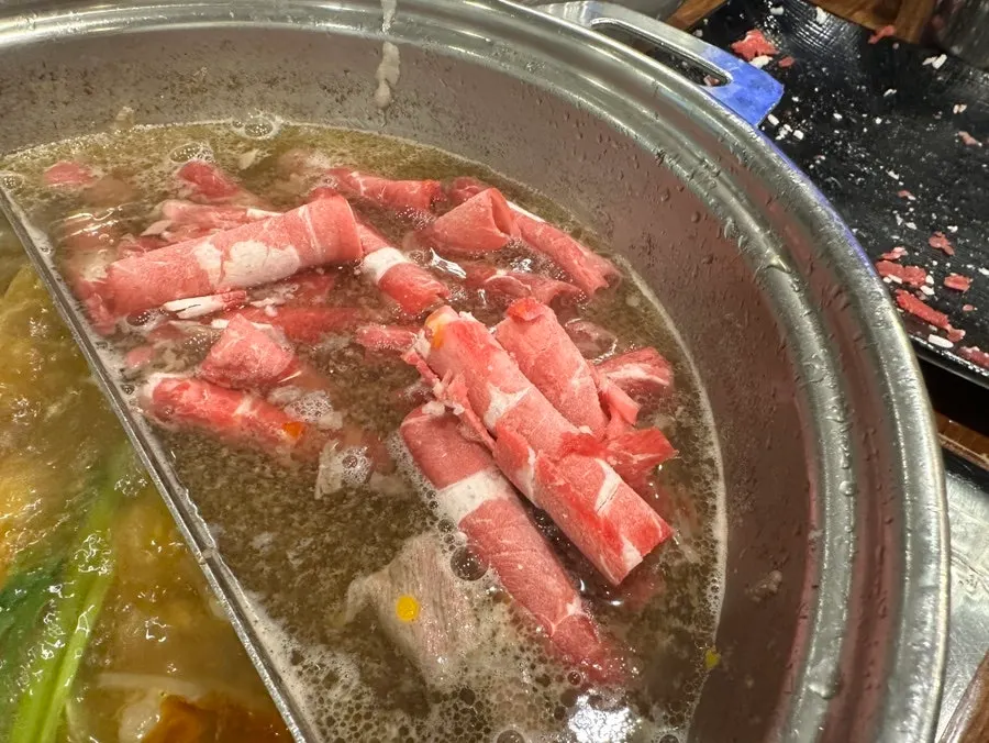 네모난 라이스페이퍼에 싼 월남쌈