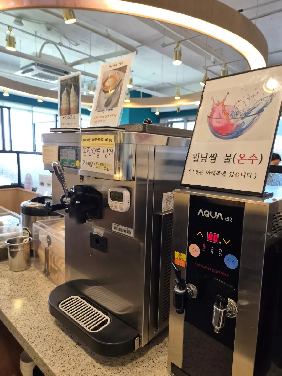 ゴイクン用のライスペーパーと温かいお湯
