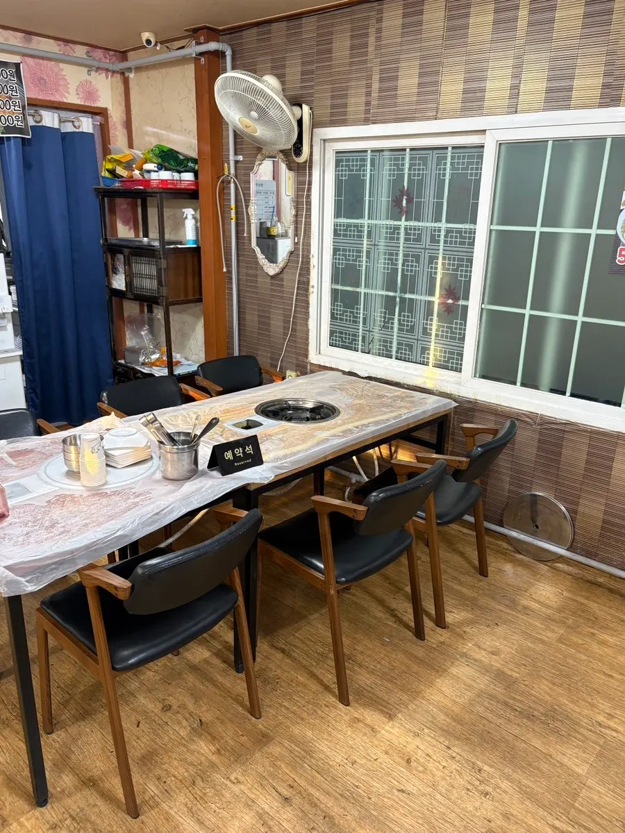 Countryside-style interior of Geumseong Jjukkumi