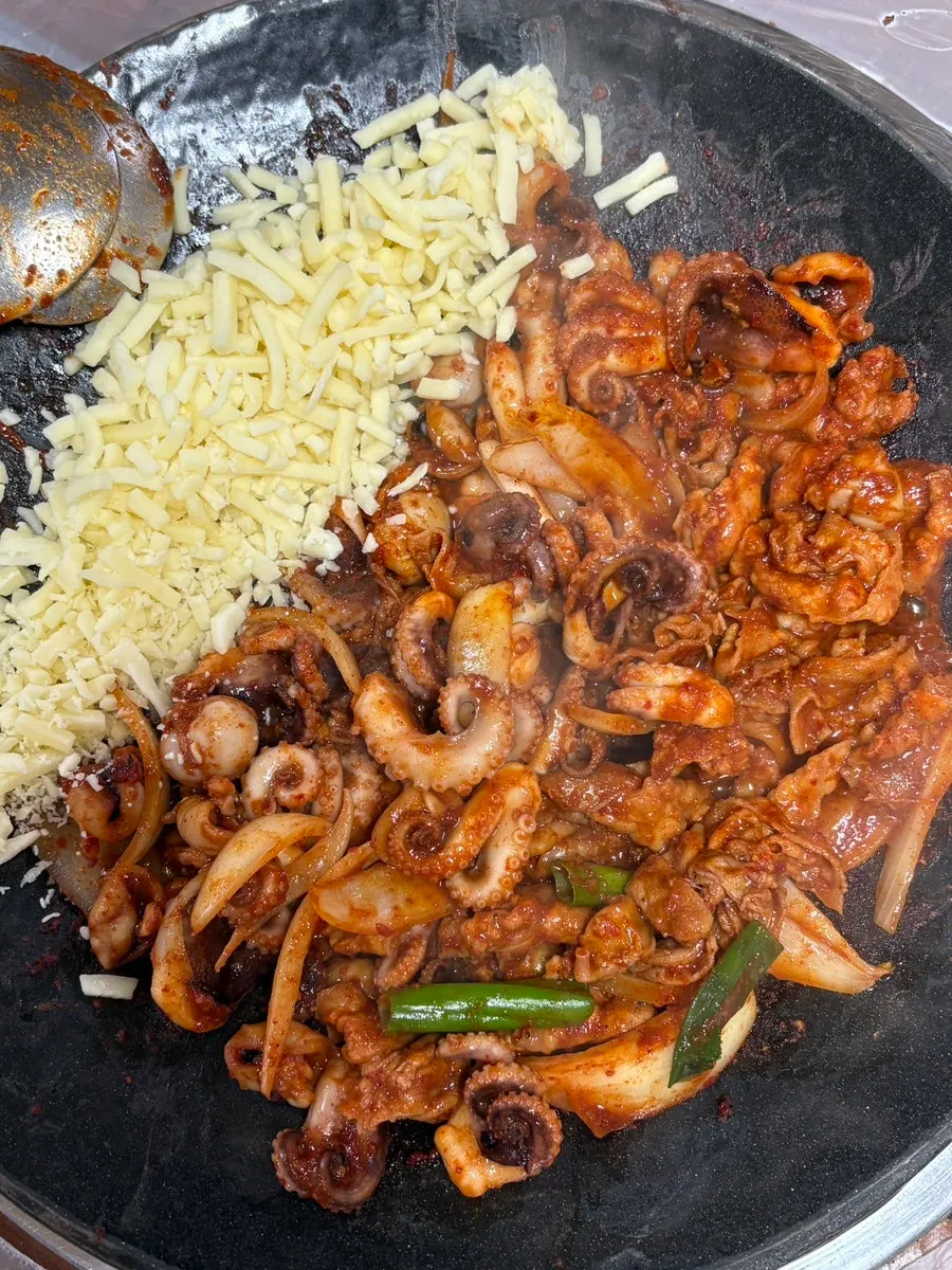 Owner stir-frying the jjuksam griddle himself