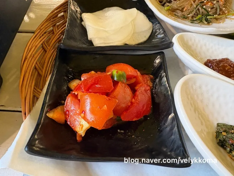 한적한 가을 테라스 자리