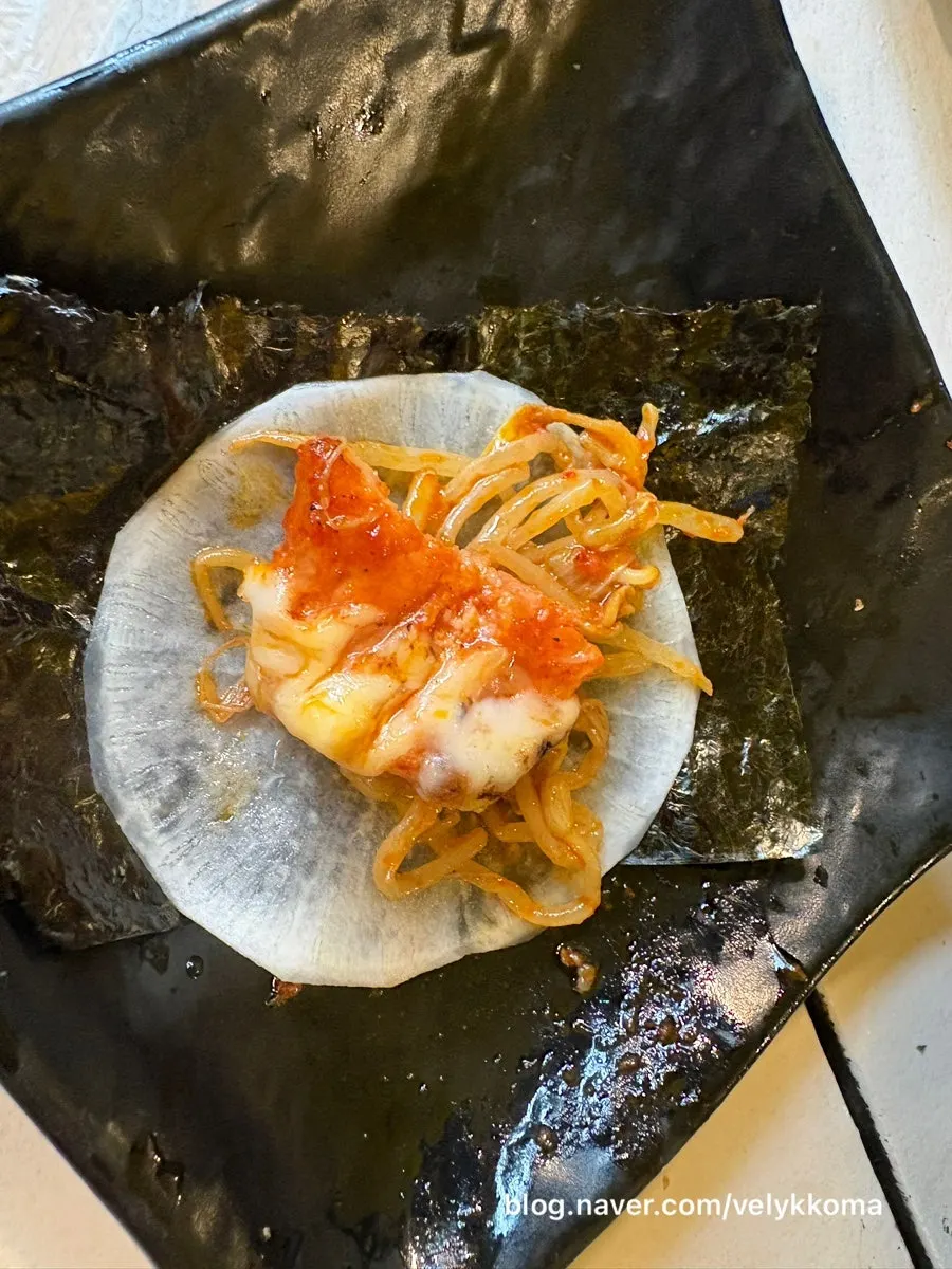 안내대로 곁들여 싸 먹는 토마토장 삼겹살