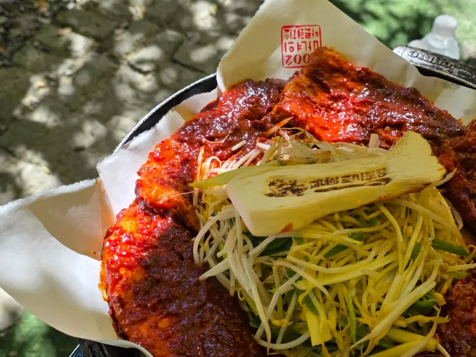 치즈가 포함된 토마토장 삼겹살 3인분