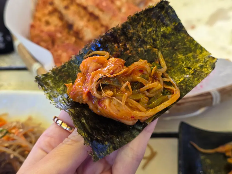 토마토장 삼겹살 쌈 조합 한 입
