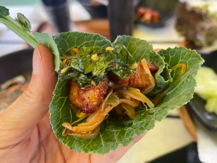 Meal scene with fresh wrap vegetables set out