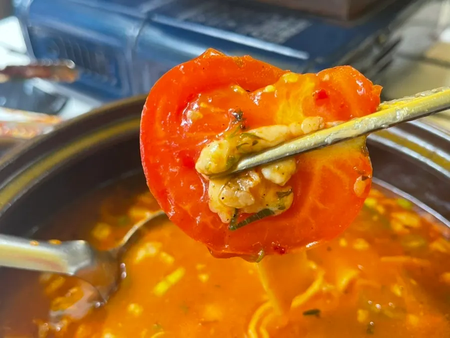 Close-up of cheese-topped tomato-jang kalguksu