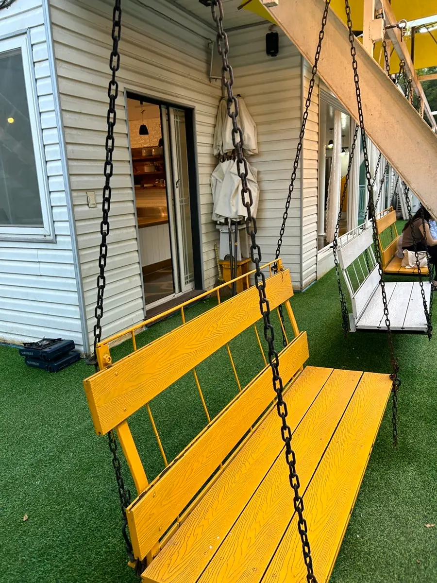 Valley waiting area with rocking chairs