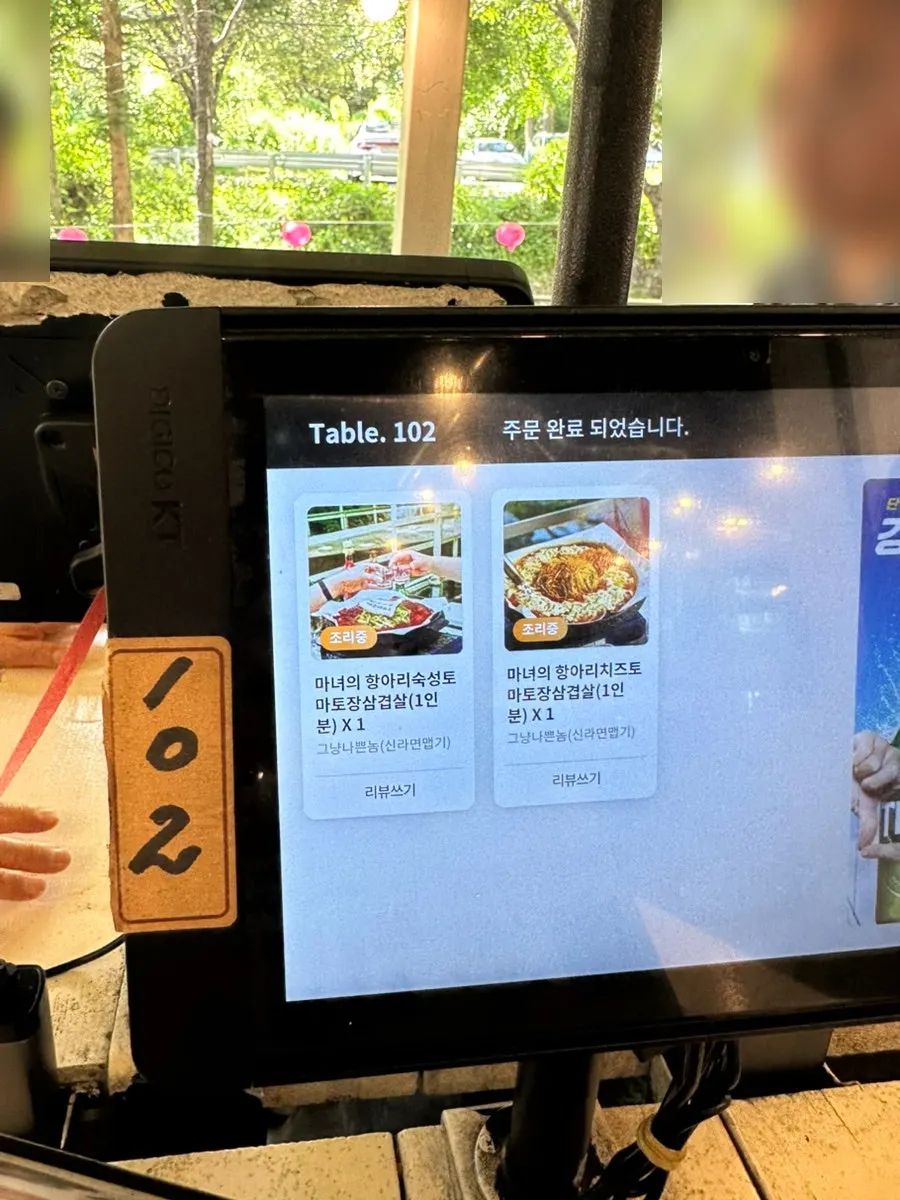 Sign showing cumulative servings of tomato-sauce pork belly sold