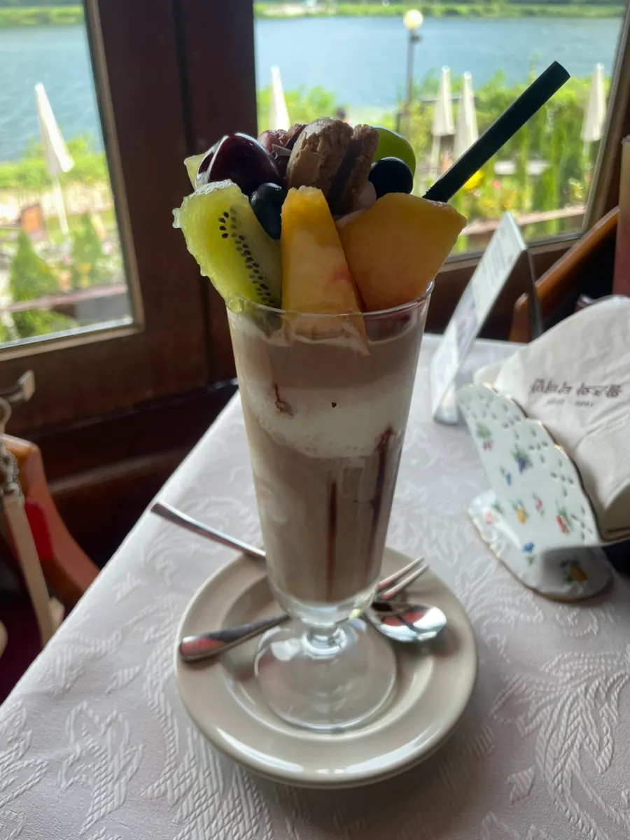 Blue Mallow tea with lemon juice added