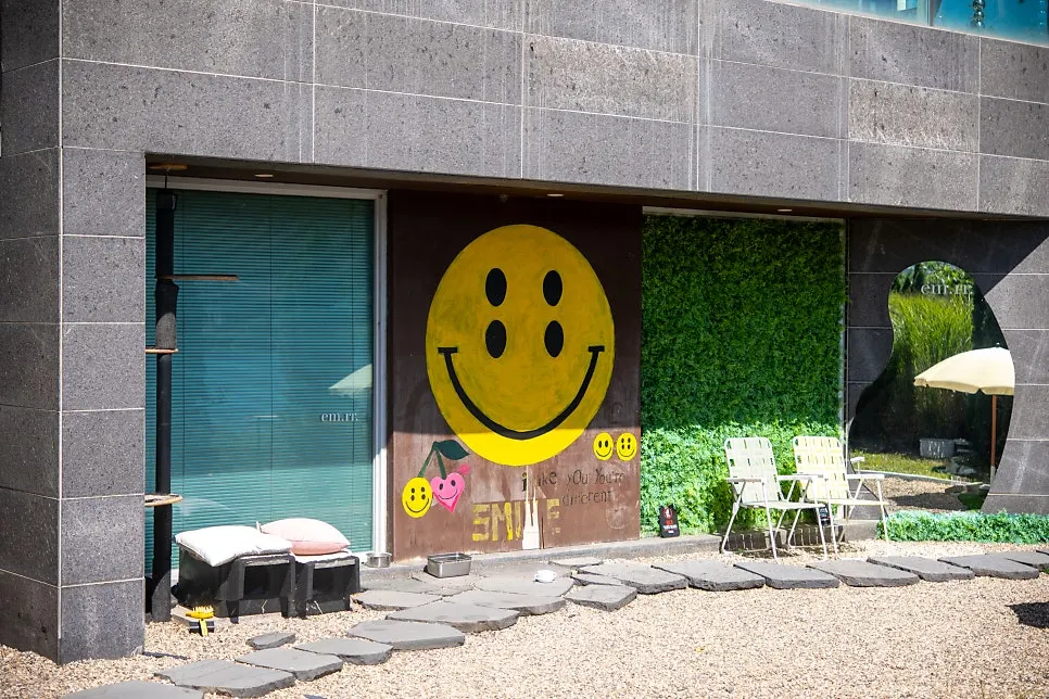 Exterior of MR, a Namyangju brunch café beside Bukhangang-ro