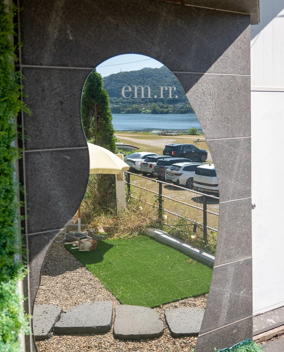 Stylishly decorated entrance of MR café