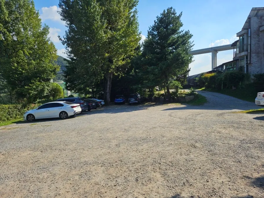 The spacious free parking lot at Waltz and Dr. Mahn