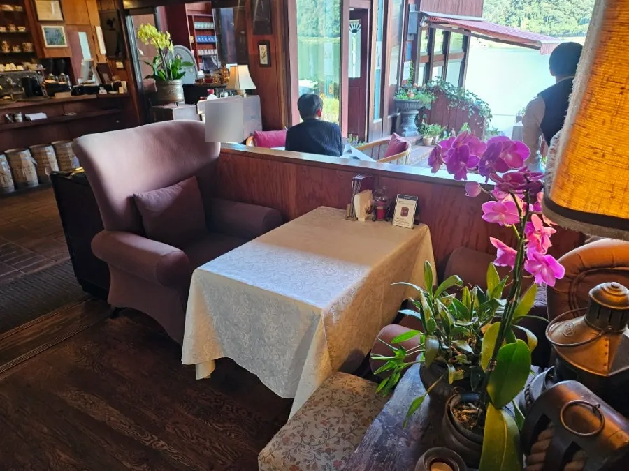 Classic decor and props inside the café