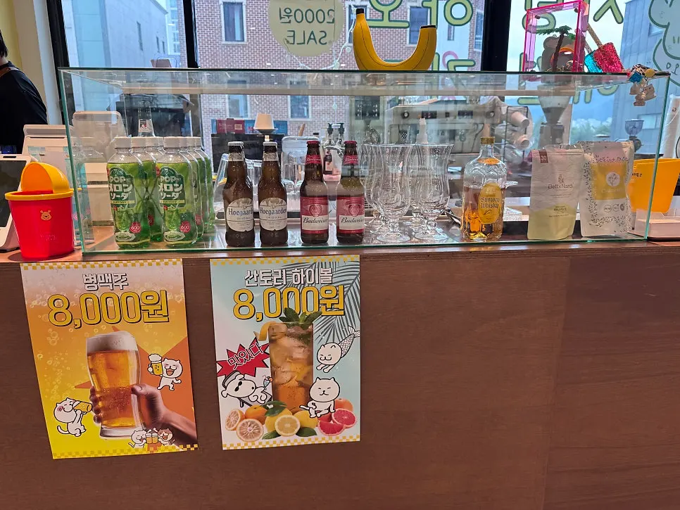 Menu board showing bingsu and other drinks