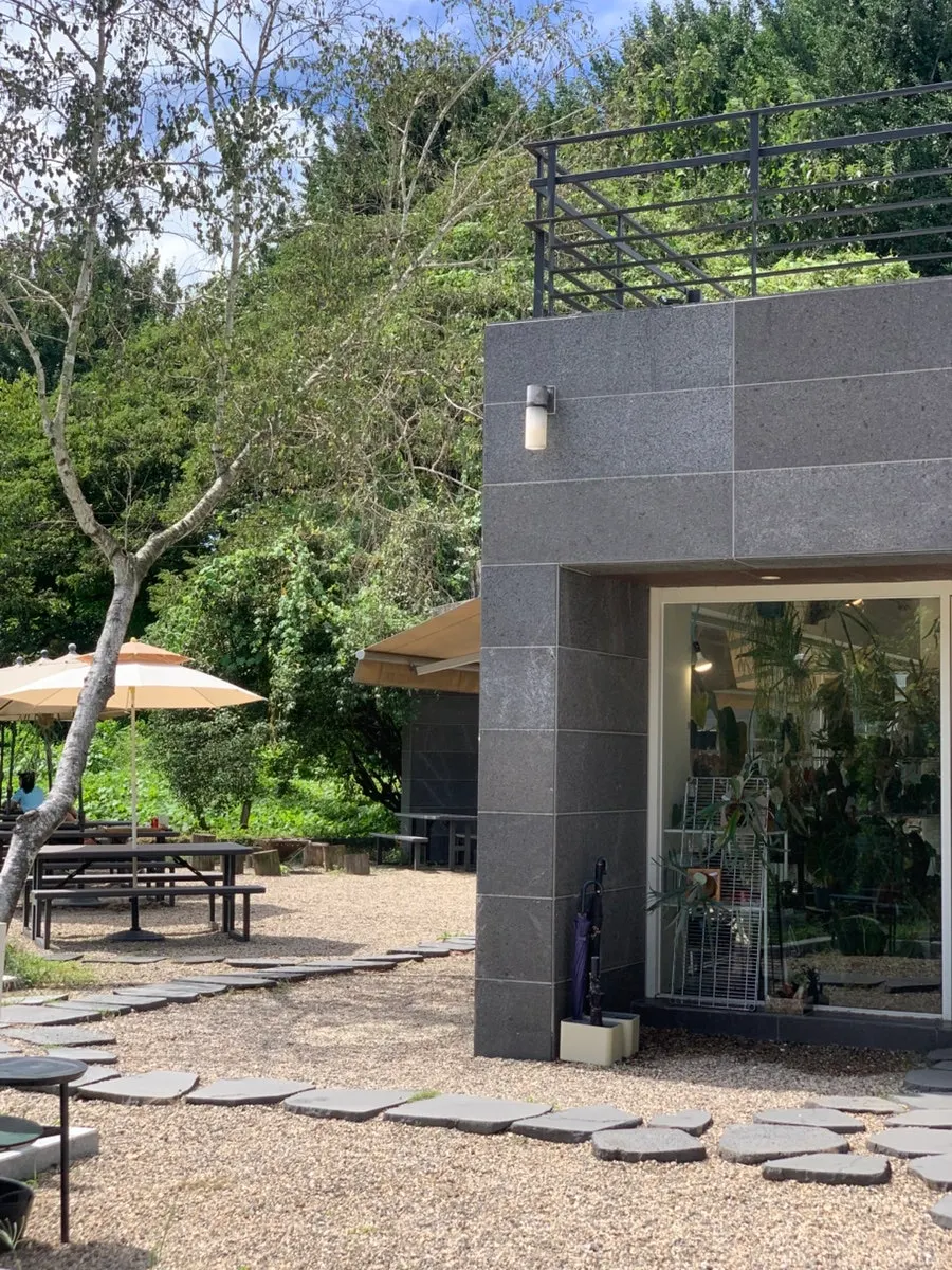 MR's space divided into main building and annex