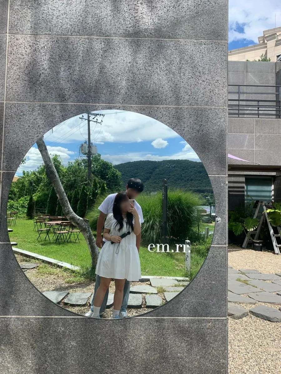 One of the mirror photo zones found around MR