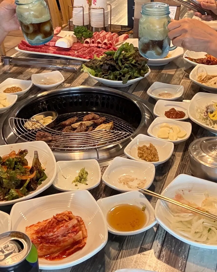 얼음컵과 함께 나온 콜라