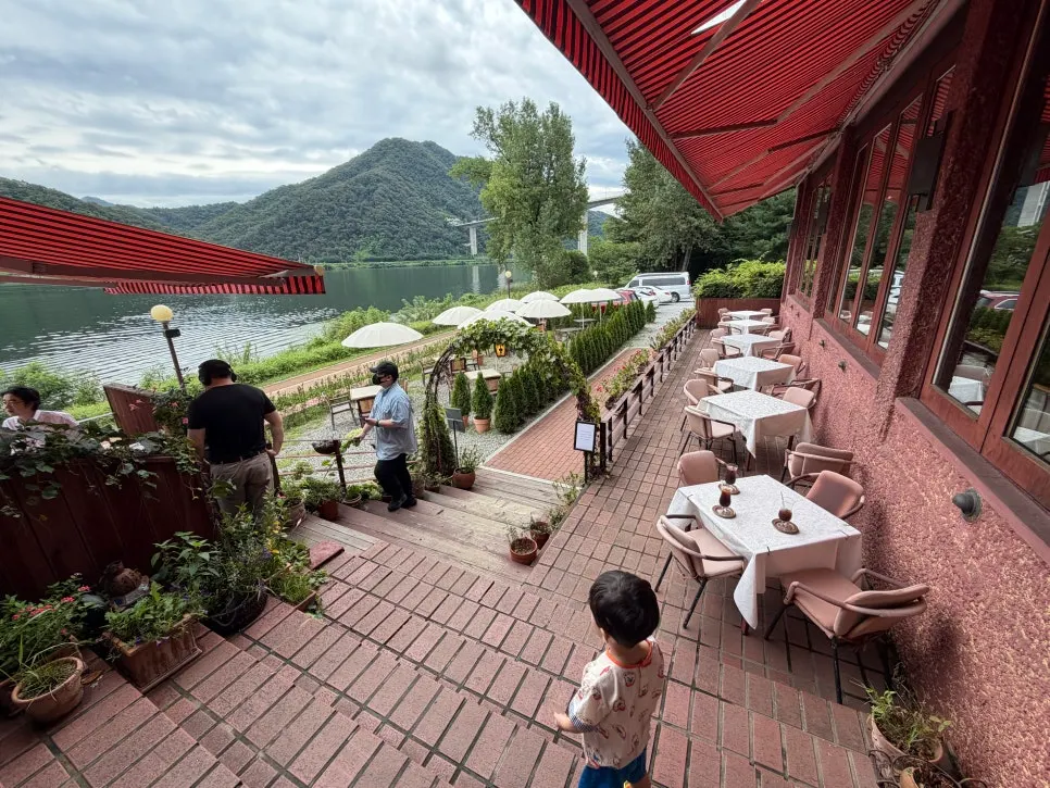 Outdoor seating area at Waltz and Dr. Mahn