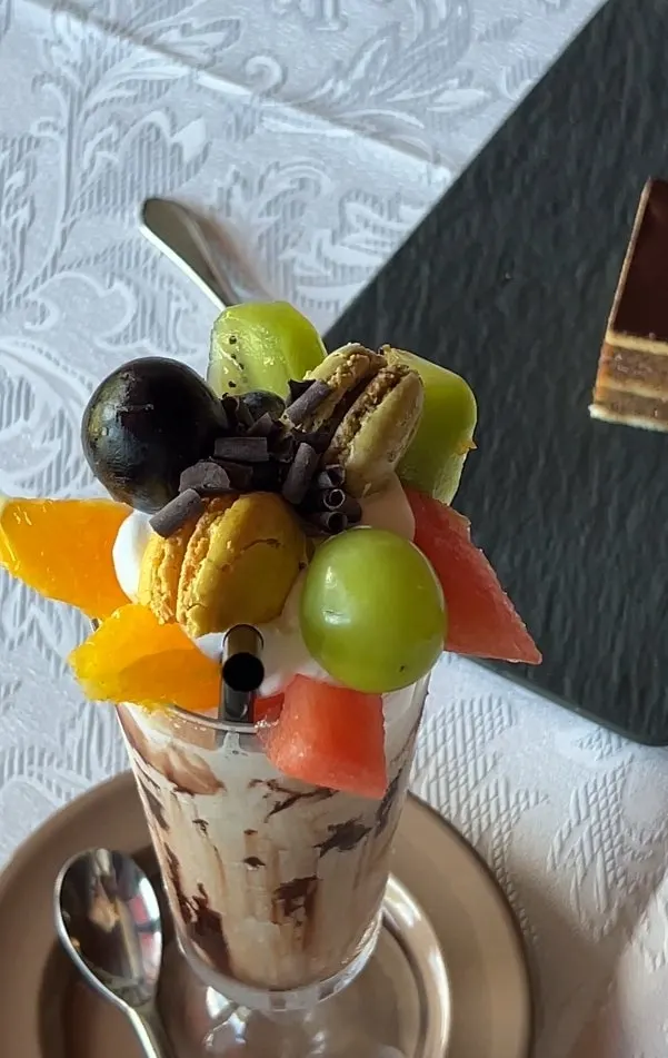 커피와 함께 주문한 케이크
